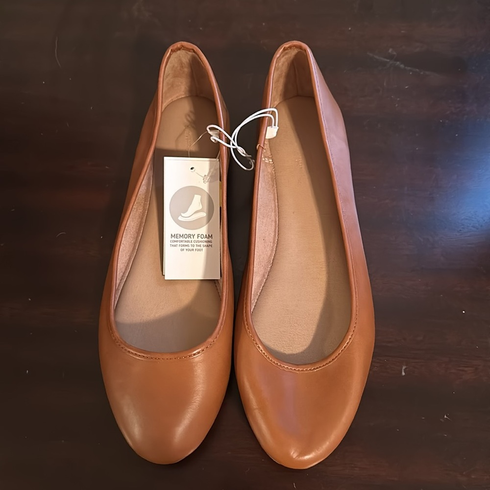 NWT Universal Thread camel flats - Picture 2 of 4